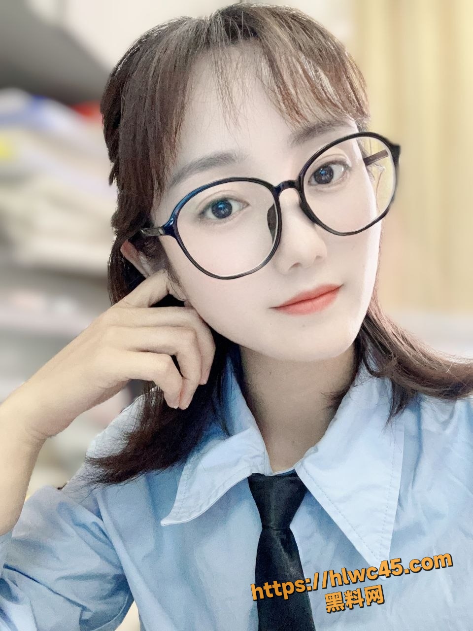 推特新秀 西安娇小人妻 王嘉嘉 自拍闭眼吃鸡巴 吞精骚媚视频爆红