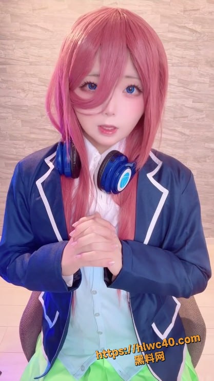Chuchu 福利姬制服诱惑 私密自慰视频尺度超大 震动棒深入嫩穴喷水高潮