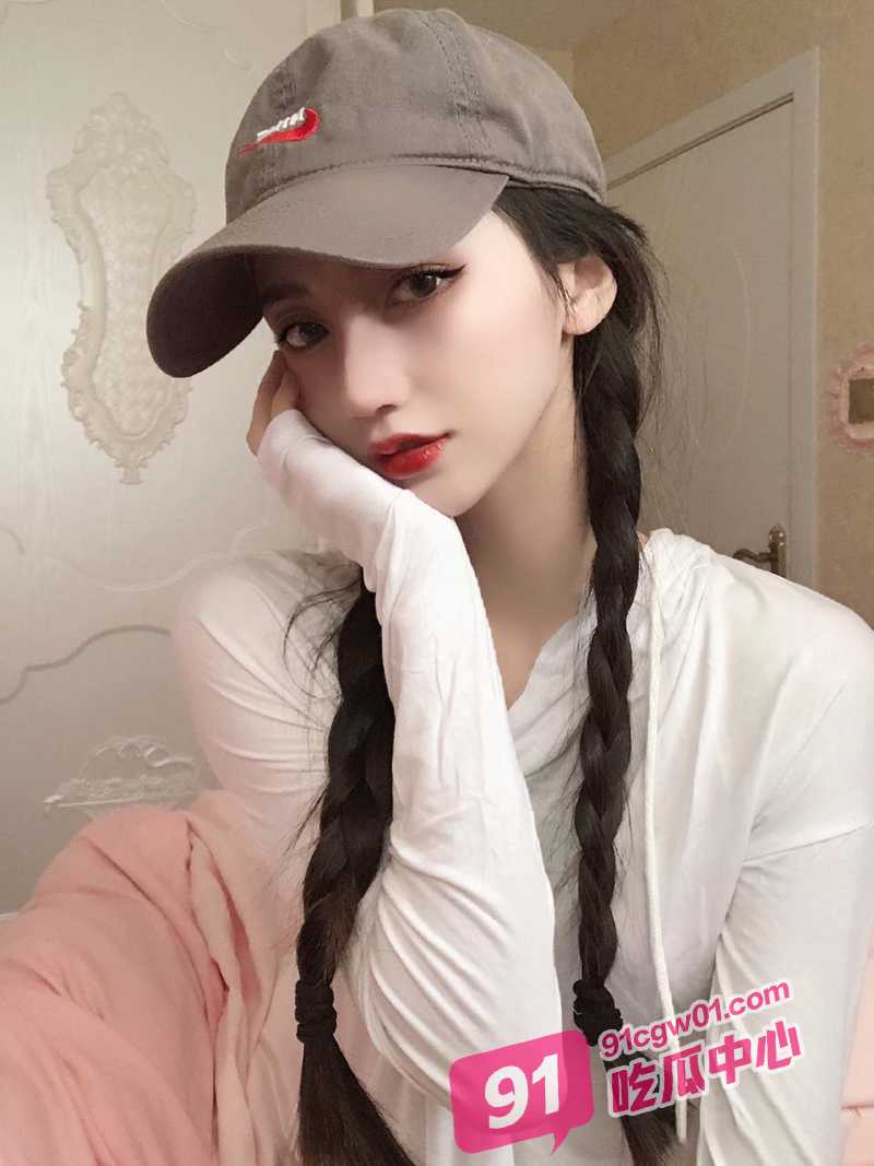 上海师范李思欣 寻求刺激荧光绿避孕套做爱 被男友发现逼里发光！ 配图7
