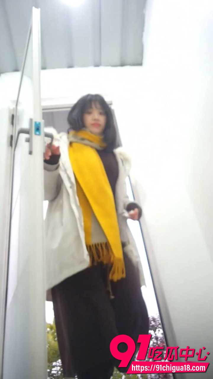 景区简易女厕高清偷拍美女尿尿2 景区简易女厕高清偷拍美女尿尿2