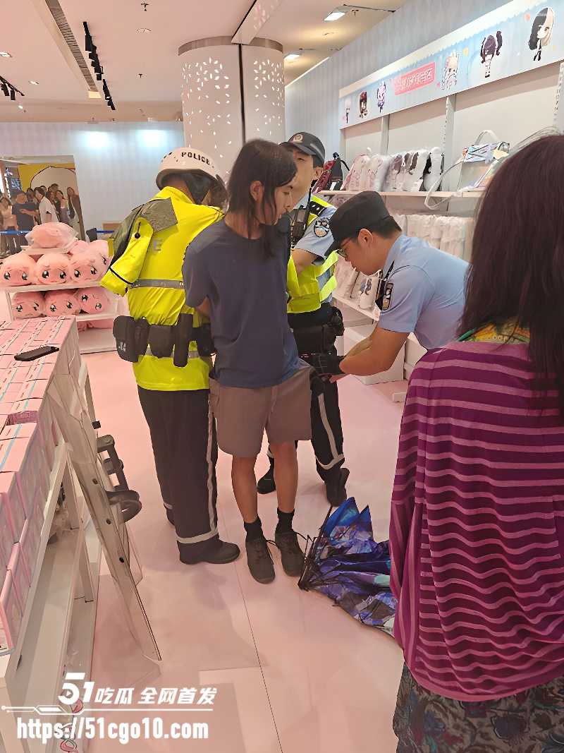 上海闪店捅人事件 4