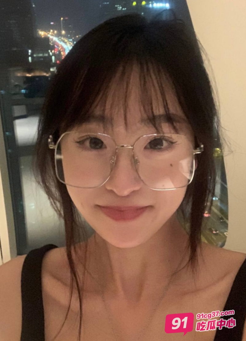 绿帽男分享娇妻～疯狂打桩后入爆操肥臀蜜穴！ 配图3