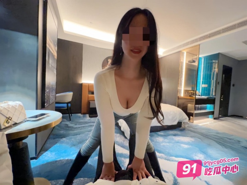 「姐弟乱伦」姐姐第一次和我开房做爱 被干的水都喷我脸上了～ 配图8