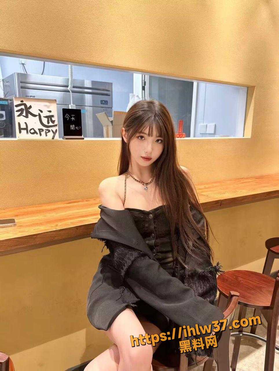 广州美术学院气质学姐 赵昕然 利用自己的专长喜欢给别人画生殖器 画屌还能送逼献操！