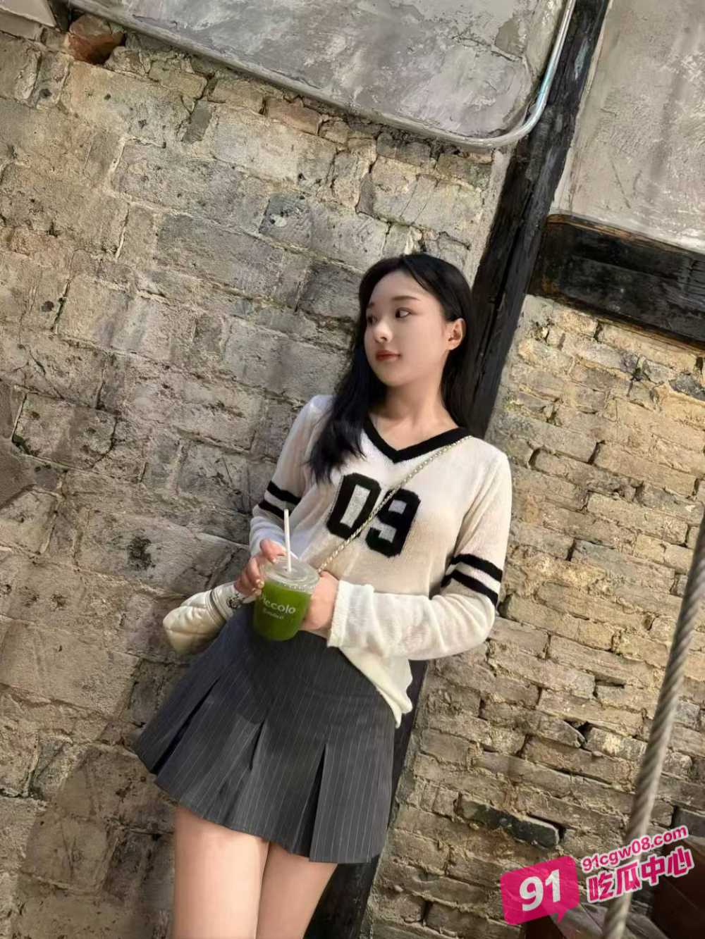 禽兽父亲精虫上脑 内心强烈想操自己女儿 夜晚溜进孩子的闺房无套中出！ 配图3
