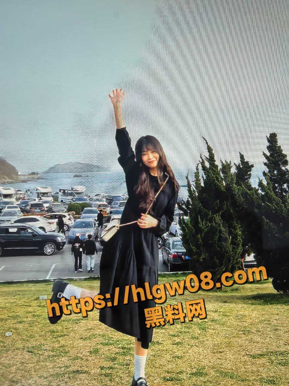 丈夫却将视频公开分享称“让大家欣赏妻子的美”，视频中妻子隐私部位暴露无遗!