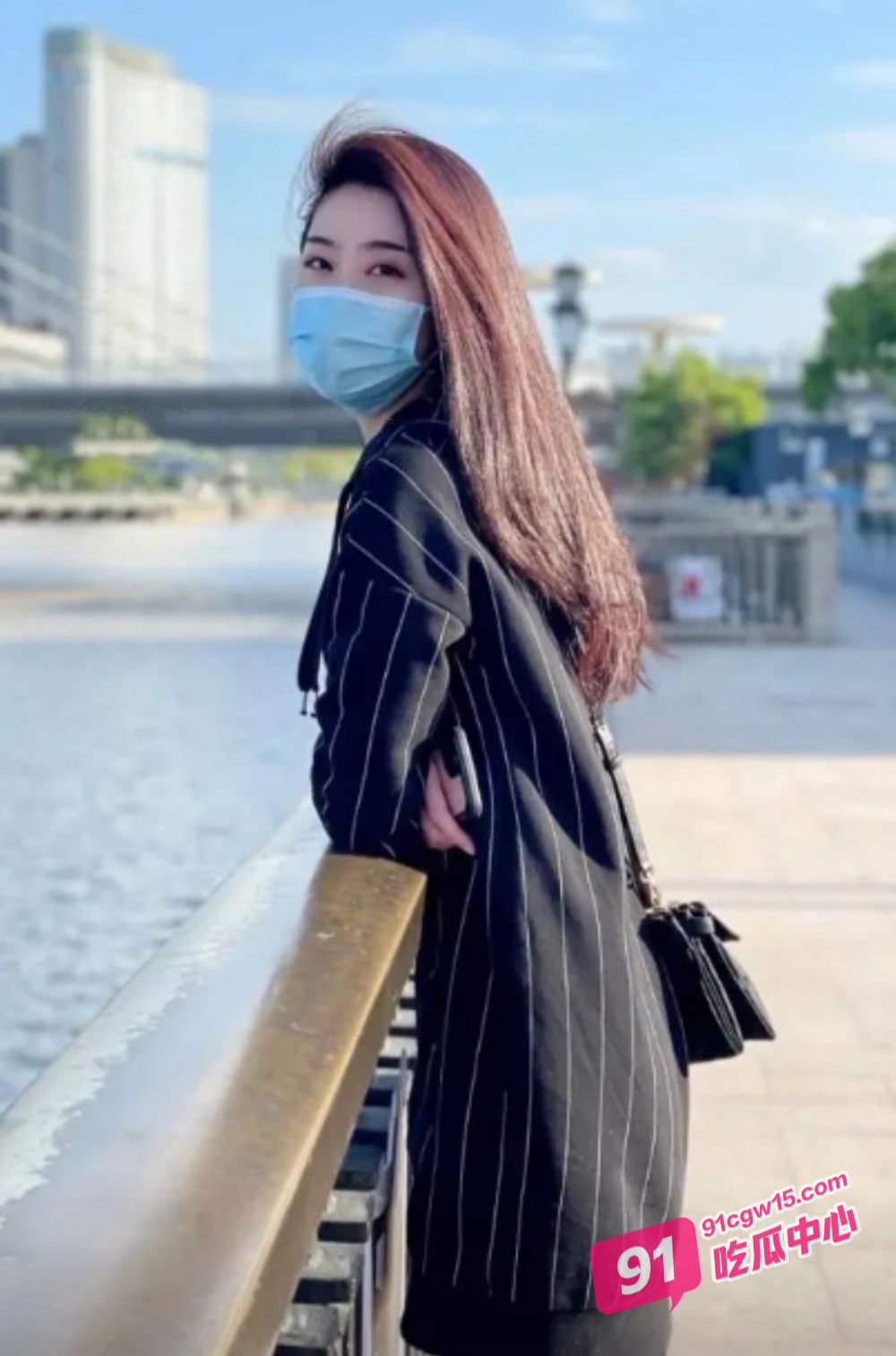 国航美女空姐丁晓璇被富二代高价拿下抓住头发强力爆操 淫叫声就没停过！ 配图3