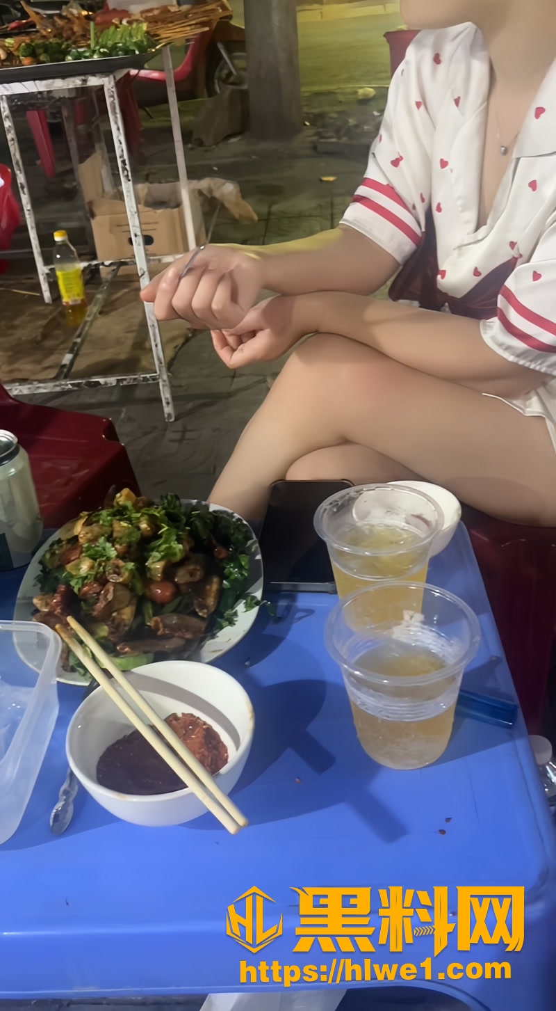 原创 再战睡衣战袍的嫂子 内射骚穴 那紫色睡衣下白嫩身子太勾人