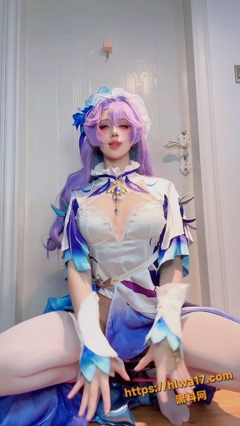 超人气福利姬 九曲Jean COS鸣潮坎特蕾拉真空上阵 白丝双腿开到180°直接露出毛毛！
