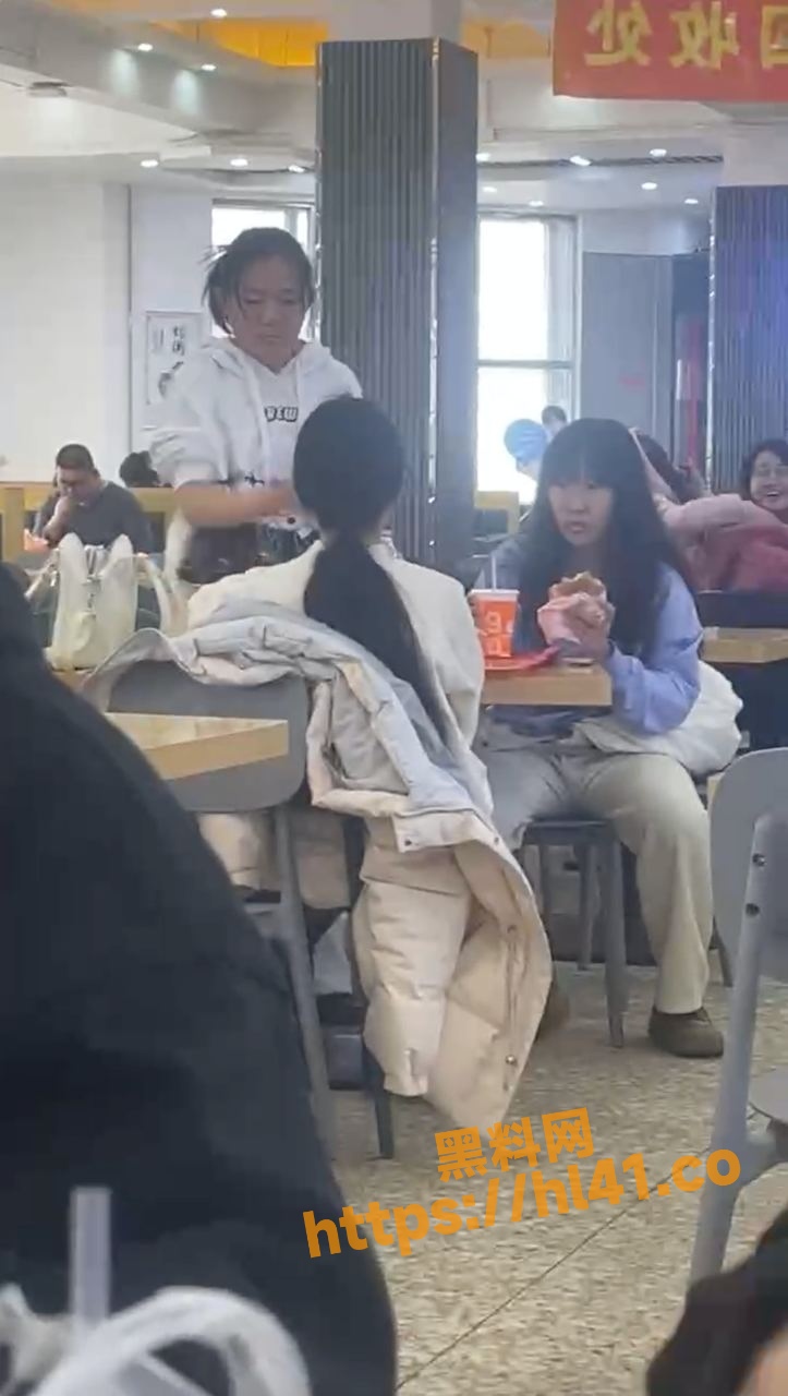 曝光哈尔滨师范大学清纯女神的反差时刻！主动勾引上位去做小三现在惨遭曝光！