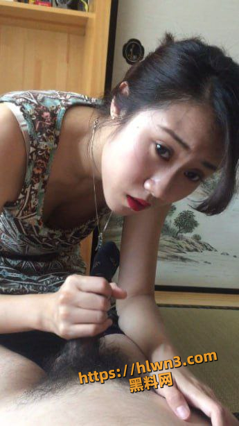 豪乳美少妇不爱操逼爱口交 早上一起来就要搞一发 看是阳光先射进来还是你先射进我嘴里！