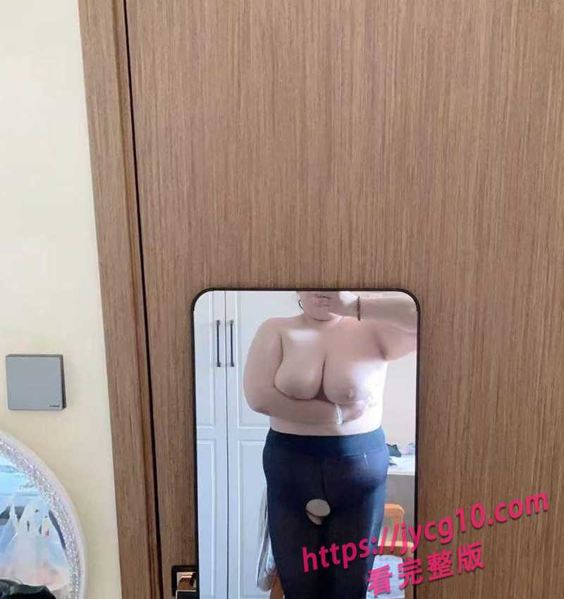 河北护士S嘉嘉爱睡觉 肥臀摇曳反差魅力太绝了 配图3