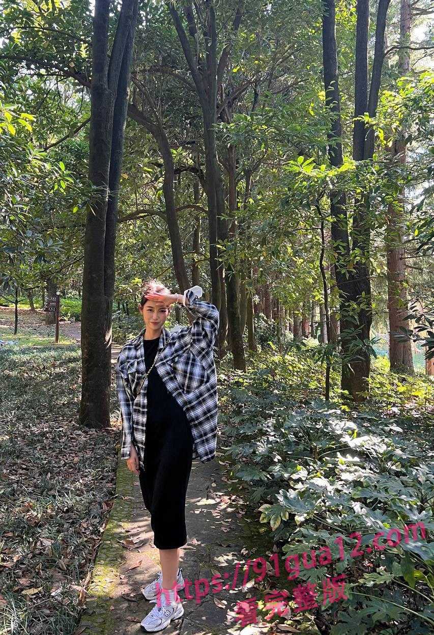 云南高校美女被假经纪人忽悠做模特 全裸洗浴展示身材 配图6