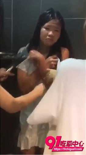 精神小妹被霸凌现场视频6