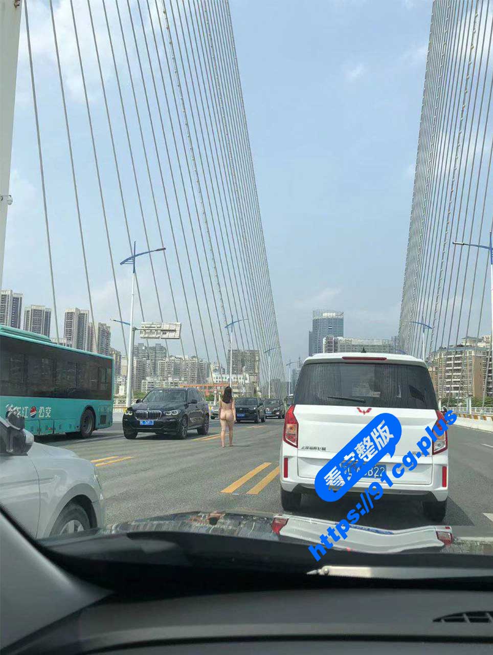广东连爆裸奔事件~【男女双双】街头裸奔,是主人有什么新任务发布了吗?