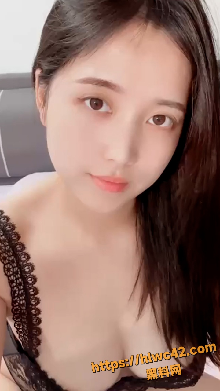 快手极品女神 美娘777 丰乳肥臀在家发骚 模拟口交看上去诚意满满