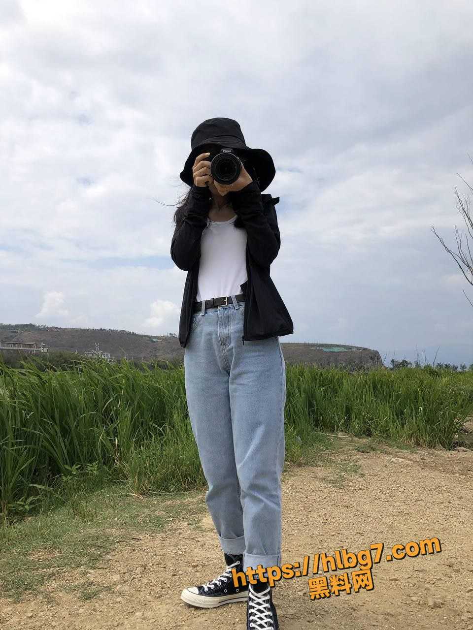 广东某公司财务 黄颖 绿色指甲玉足足交 蜜桃臀后入体外射精 年龄不小保养很好！