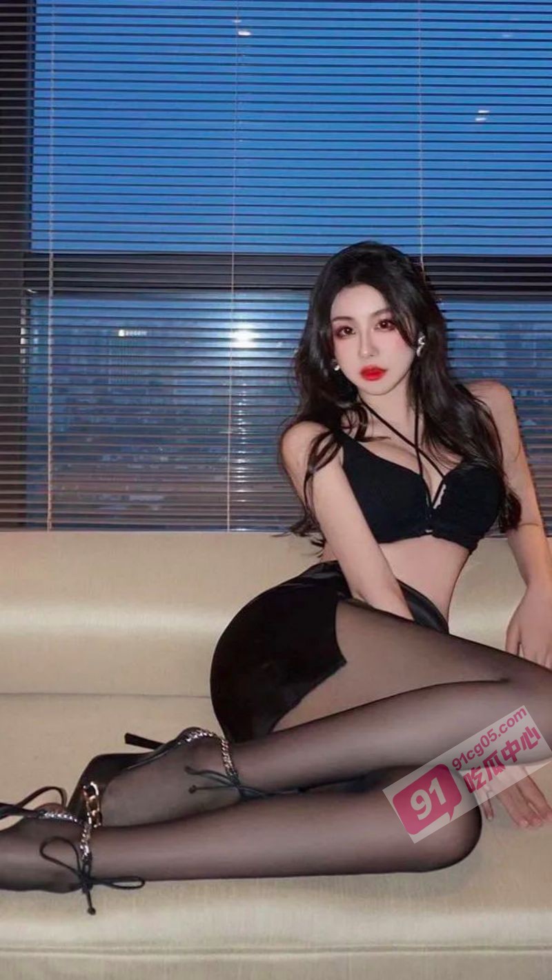 青岛乱伦门事件~驯化表姐成为专属精盆 每天玩弄她的巨乳与嫩穴！