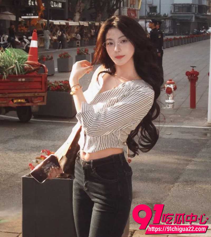 95后女教师不雅自拍 2 95后女教师不雅自拍 2