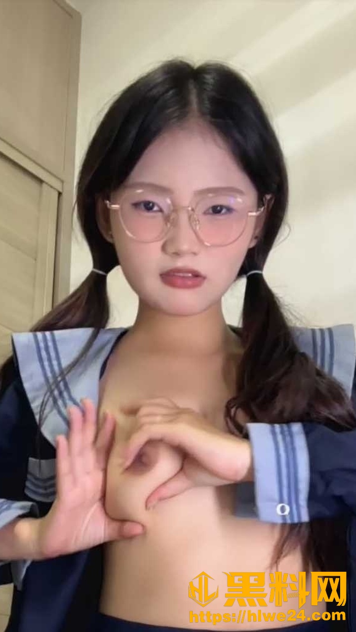 极品网红眼镜妹 困困兔 与闺蜜同框自慰到高潮喷水 3小时私拍合集完整版