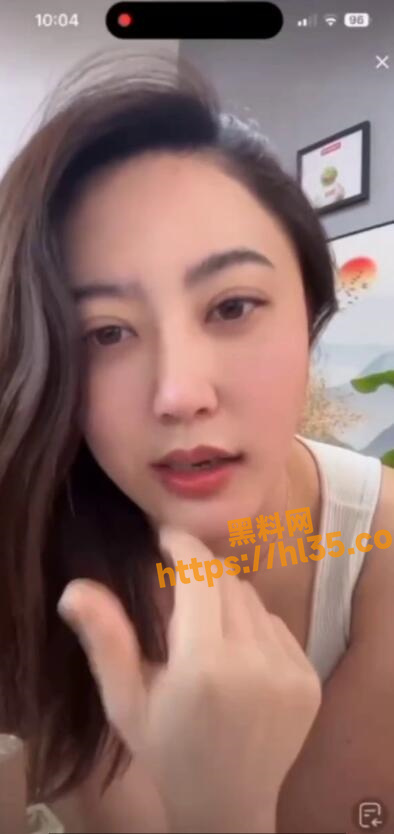 抖音 小黎老师 68万粉丝主播直播时撩衣服不小心露出奶子被强大网友录屏疯传！