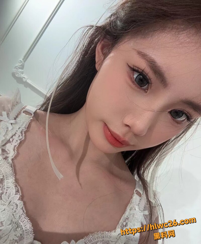 江西顶级反差女神 绝美高颜值 被男友无套输出 猛操到吐舌舔脚