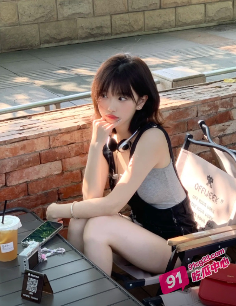 放学后被萝莉性瘾小学妹疯狂索精 “学长 我下面的小穴很想你哦！” 配图3