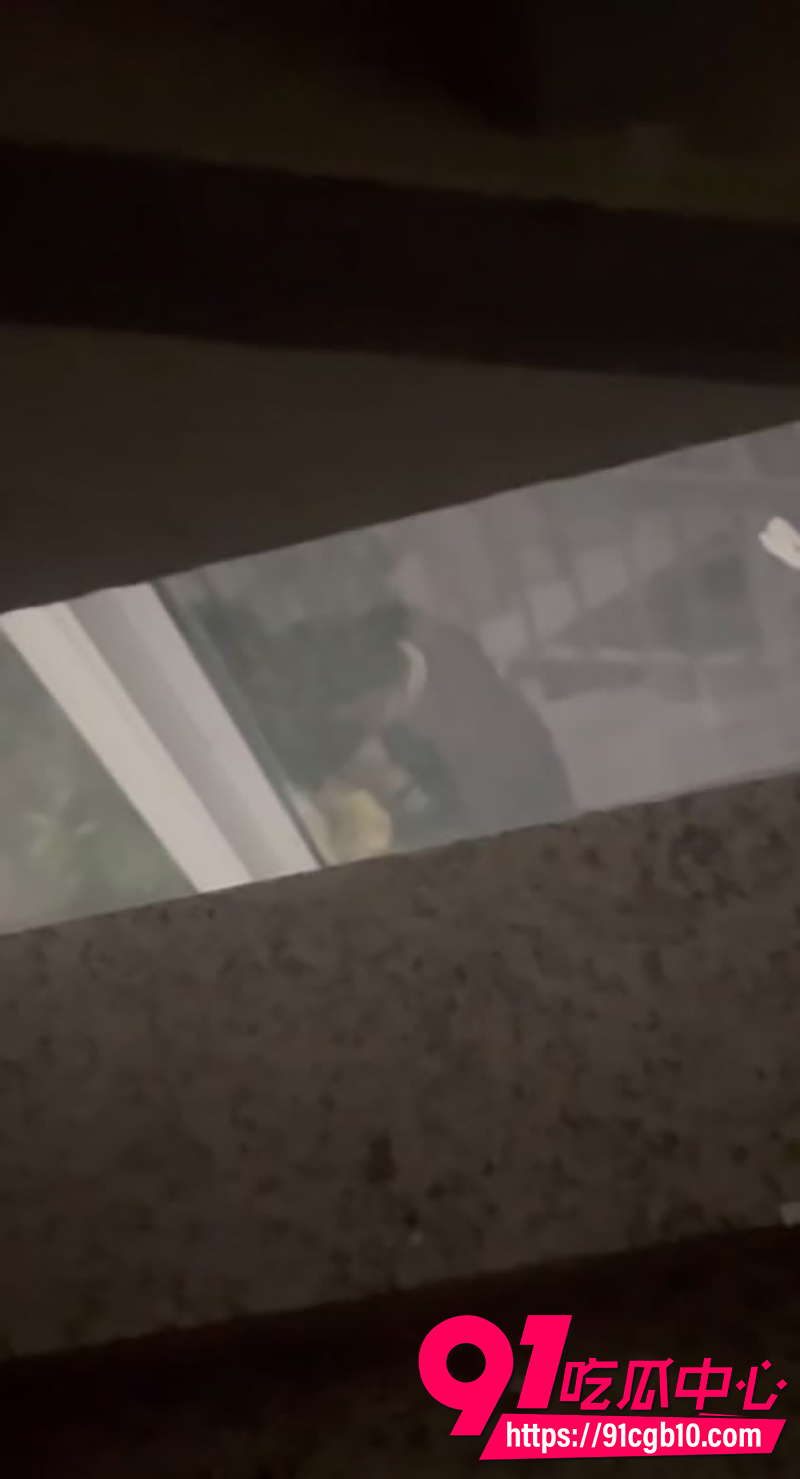 3卫校楼梯间惊现激情 2