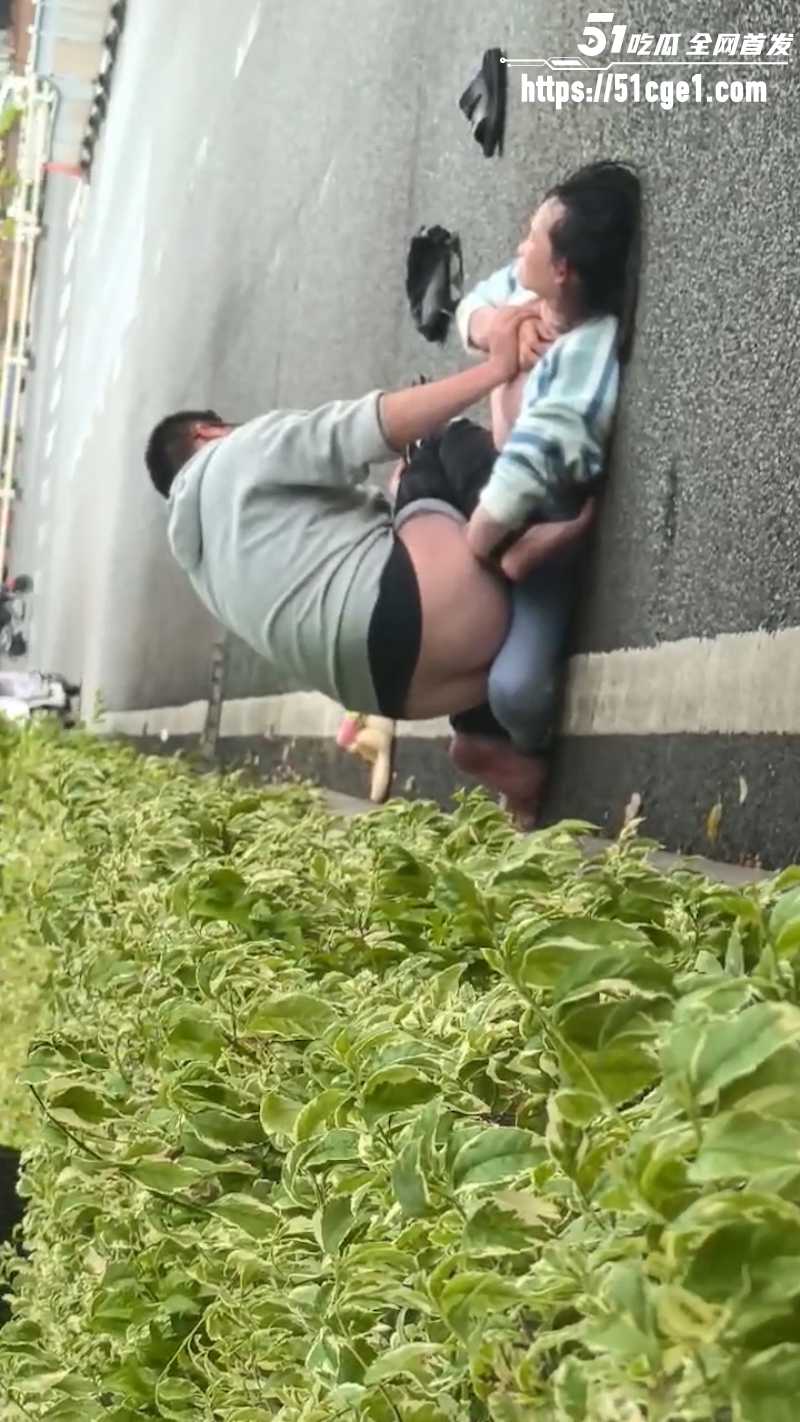 山西太原街头男女互撕  2