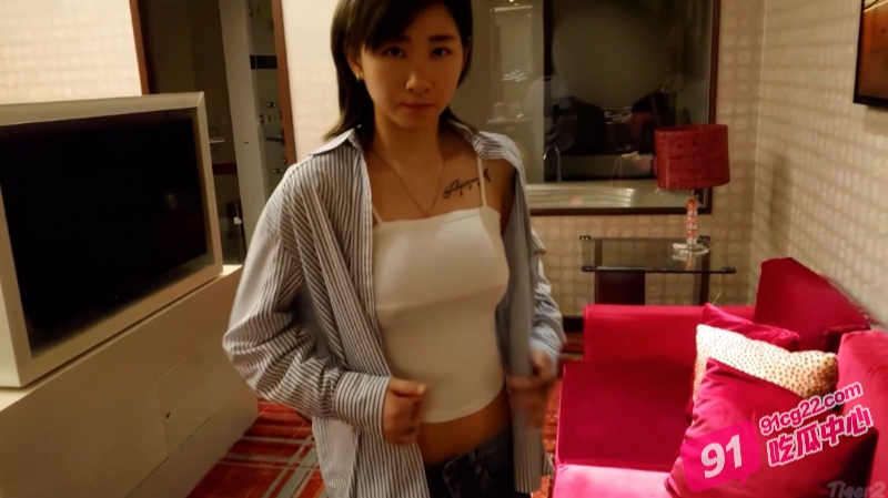 胖Tiger约炮21岁高冷学生妹 “妹子你要是被逼的 你就眨眨眼”