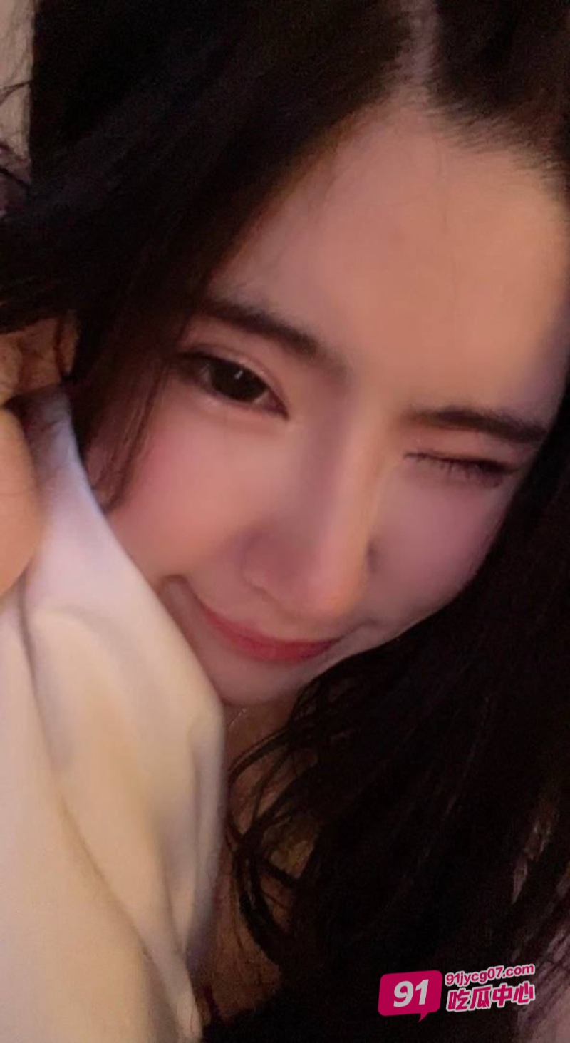 外围小刘亦菲！推特女神草莓老师 酥胸细腰翘臀好诱惑！ 配图4