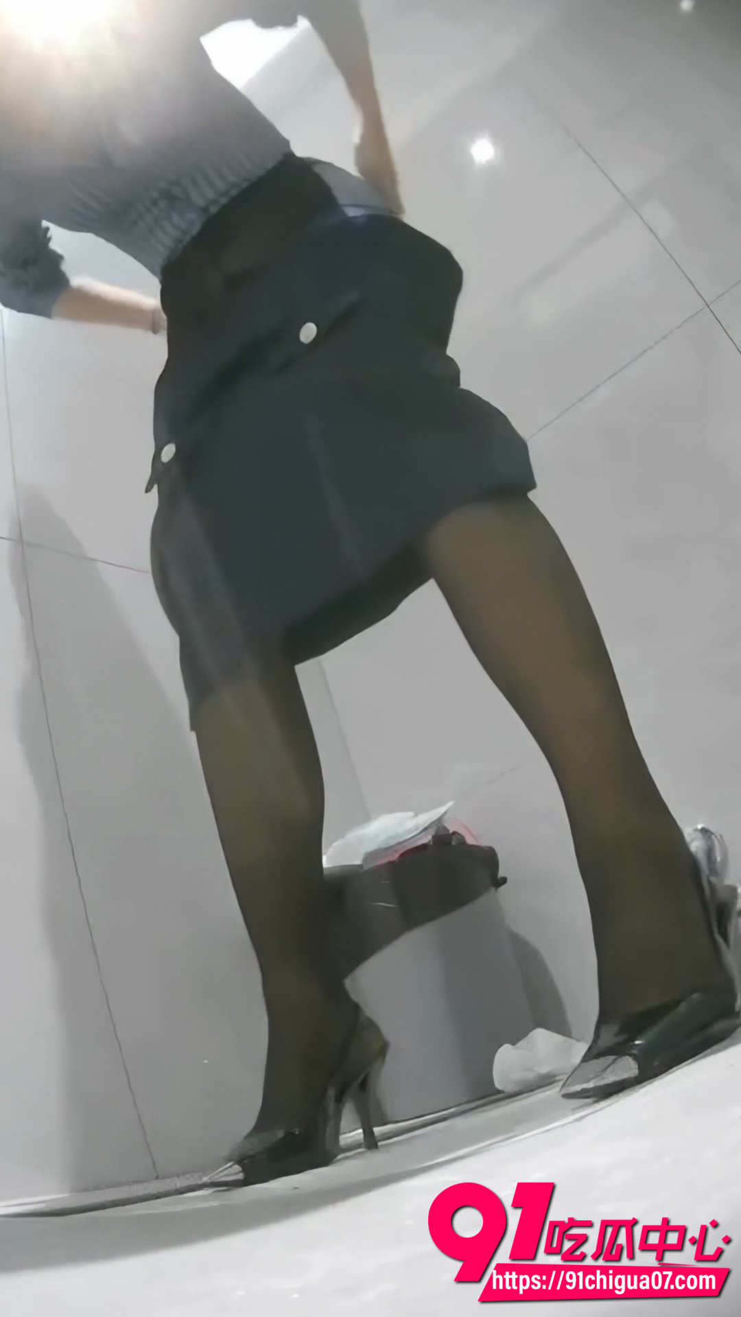 微胖小姐姐职业装蹲坑4