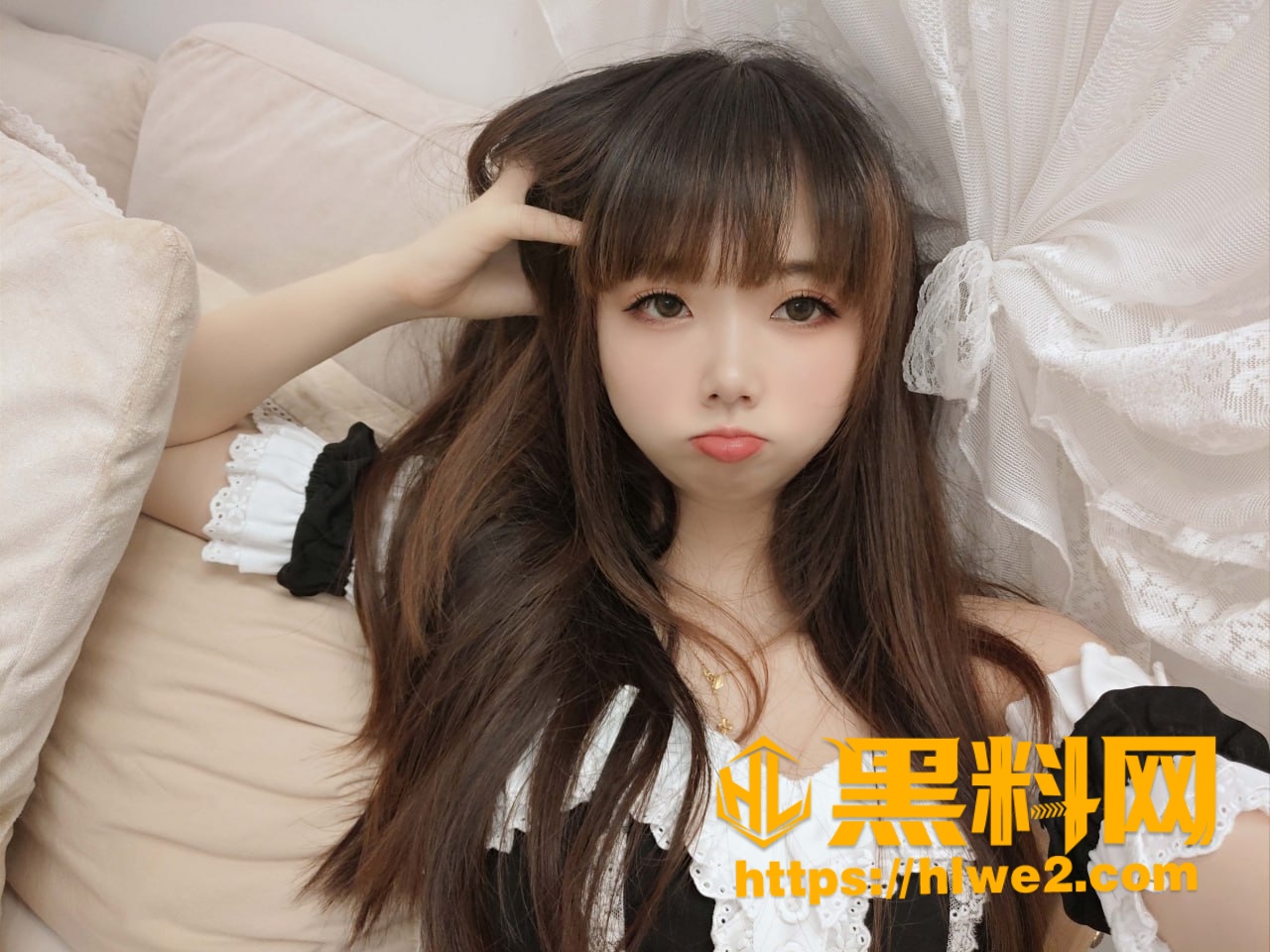 二次元极品嫩模 雪琪SAMA 最新女仆装大尺度写真作品 吊带丝袜是真爱