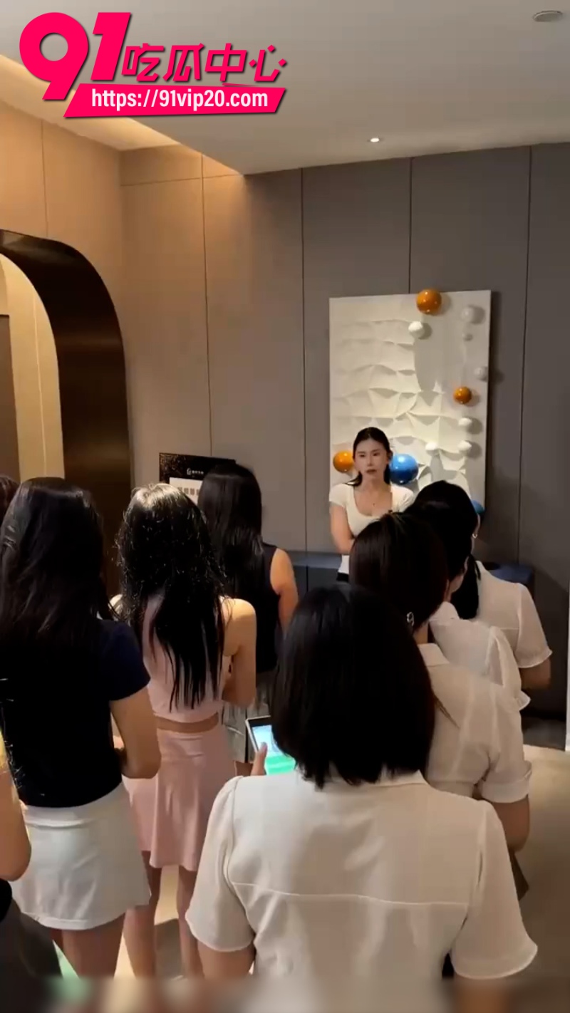 按摩会所内部女技师培训画面曝光精准话术让你分分钟买单0