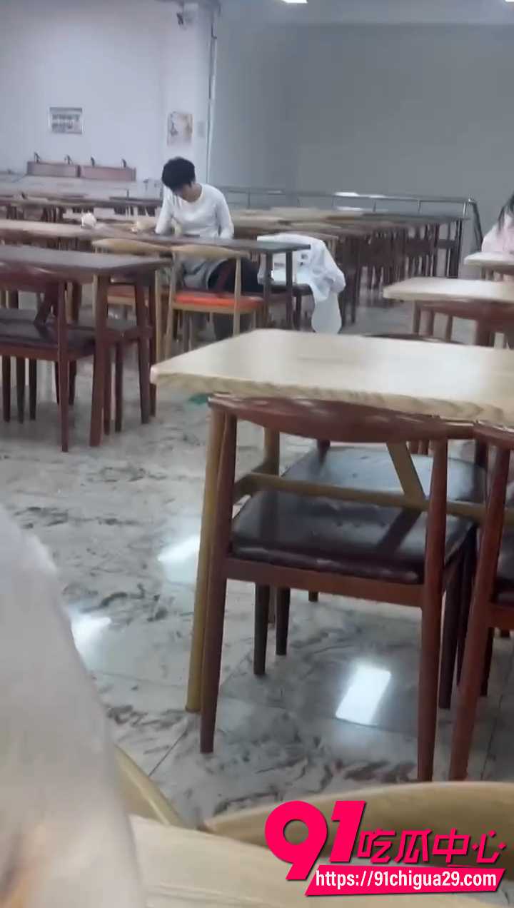 大学生情侣食堂大胆激情6 大学生情侣食堂大胆激情6