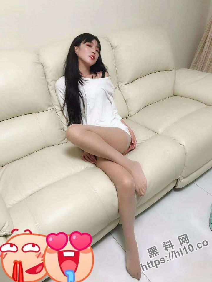 黑丝少妇在家极品自慰骚拍，为胖子男主口爆毒龙，边草边大喊娇喘连连！