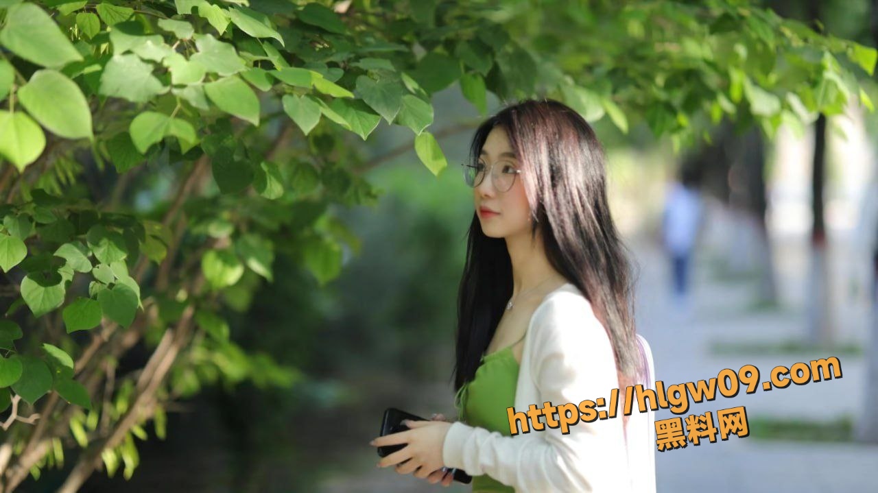 高颜值清纯美女与男友私密视频泄露 露脸口交怼脸特写 各种体位激情做爱骚态尽显
