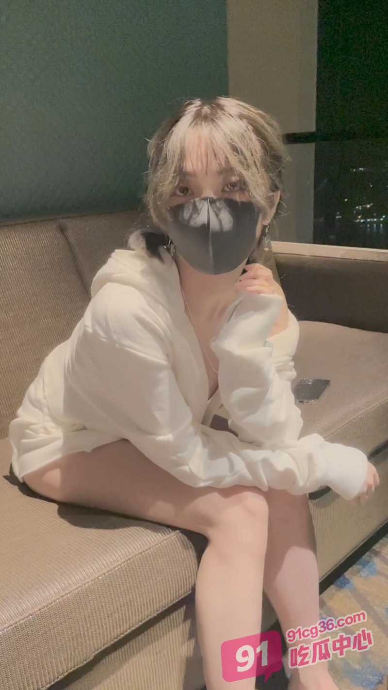 顶级网黄玩偶姐姐 楼梯间激情性爱私拍 中途来人被打断好紧张刺激~