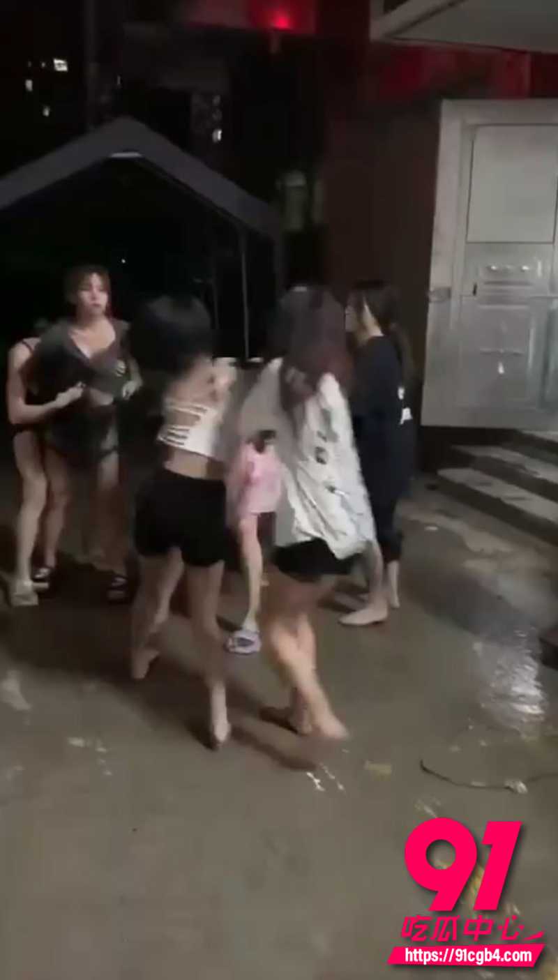 精神小妹干架现场 1 精神小妹干架现场 1