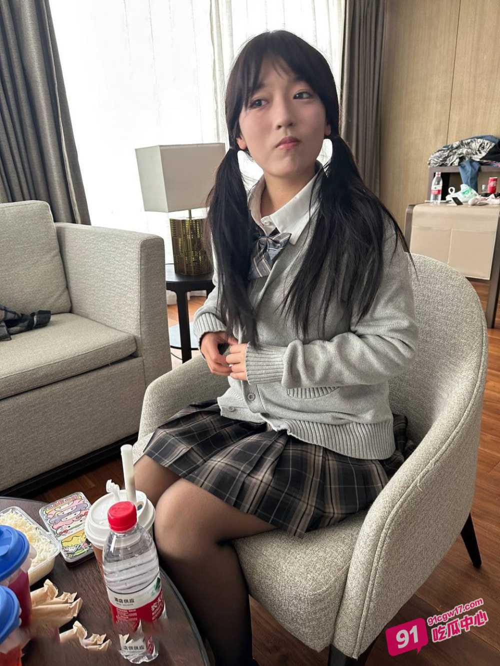 土豪圈惊爆群P视频流出 大一学妹一步步从傻白甜到性奴母狗的过程