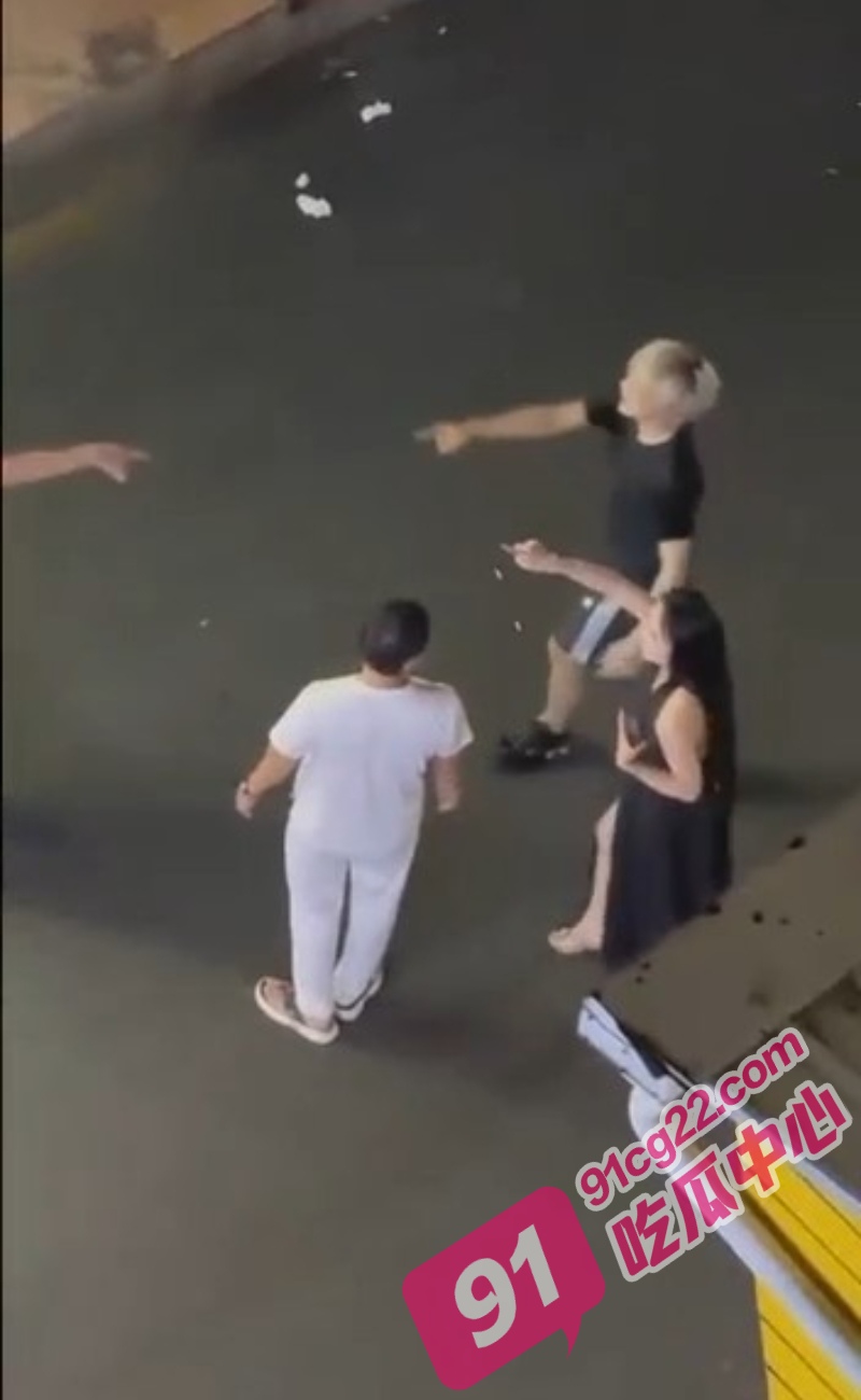 广州宵夜档醉酒口角 精神小妹被围殴 男友救场惨遭群殴 这个就是爱情 配图4