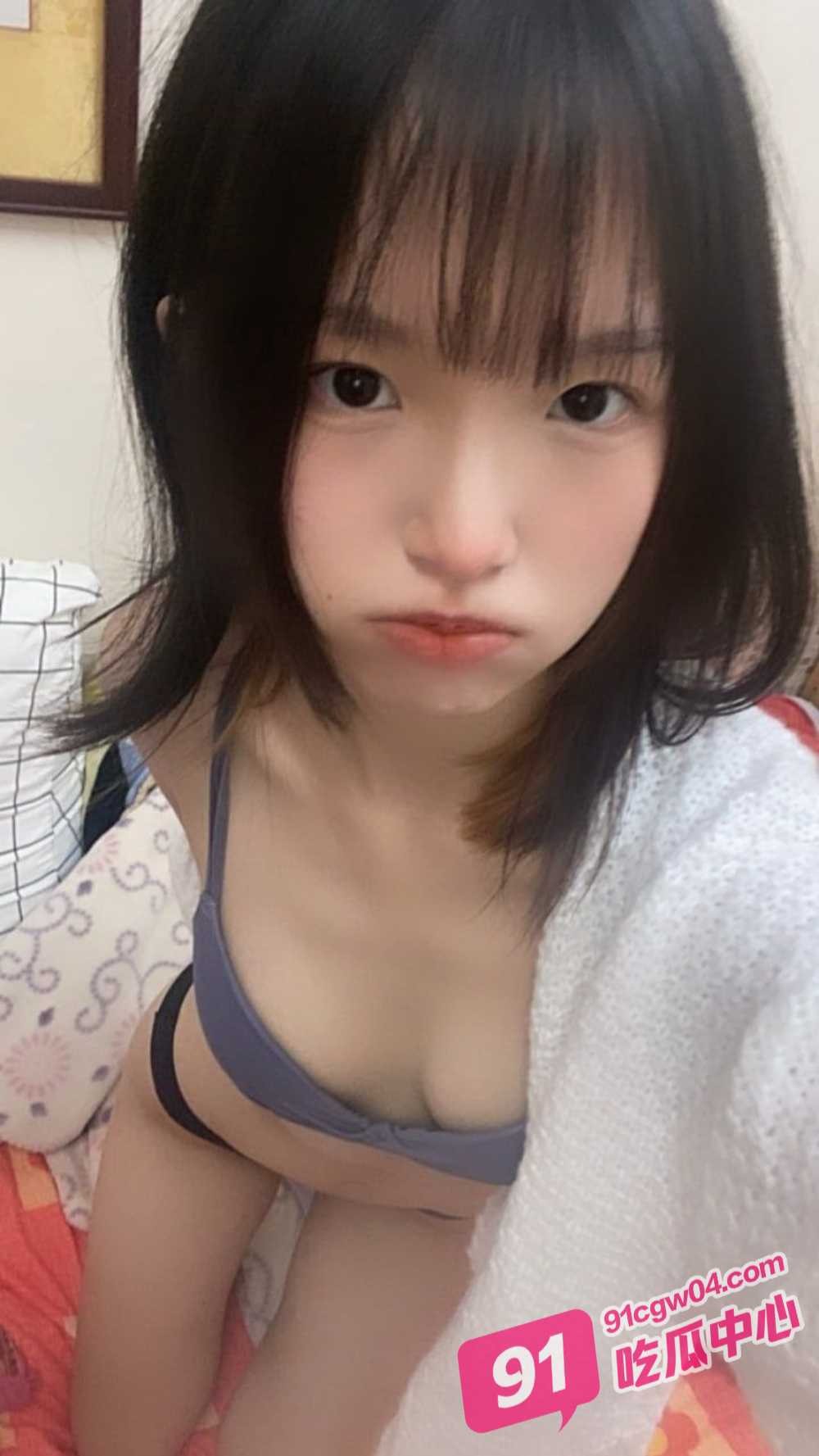 广西玉林学妹曹佳佳被主人远程调教视频流出 揉奶抠逼 一脸骚样！ 配图4