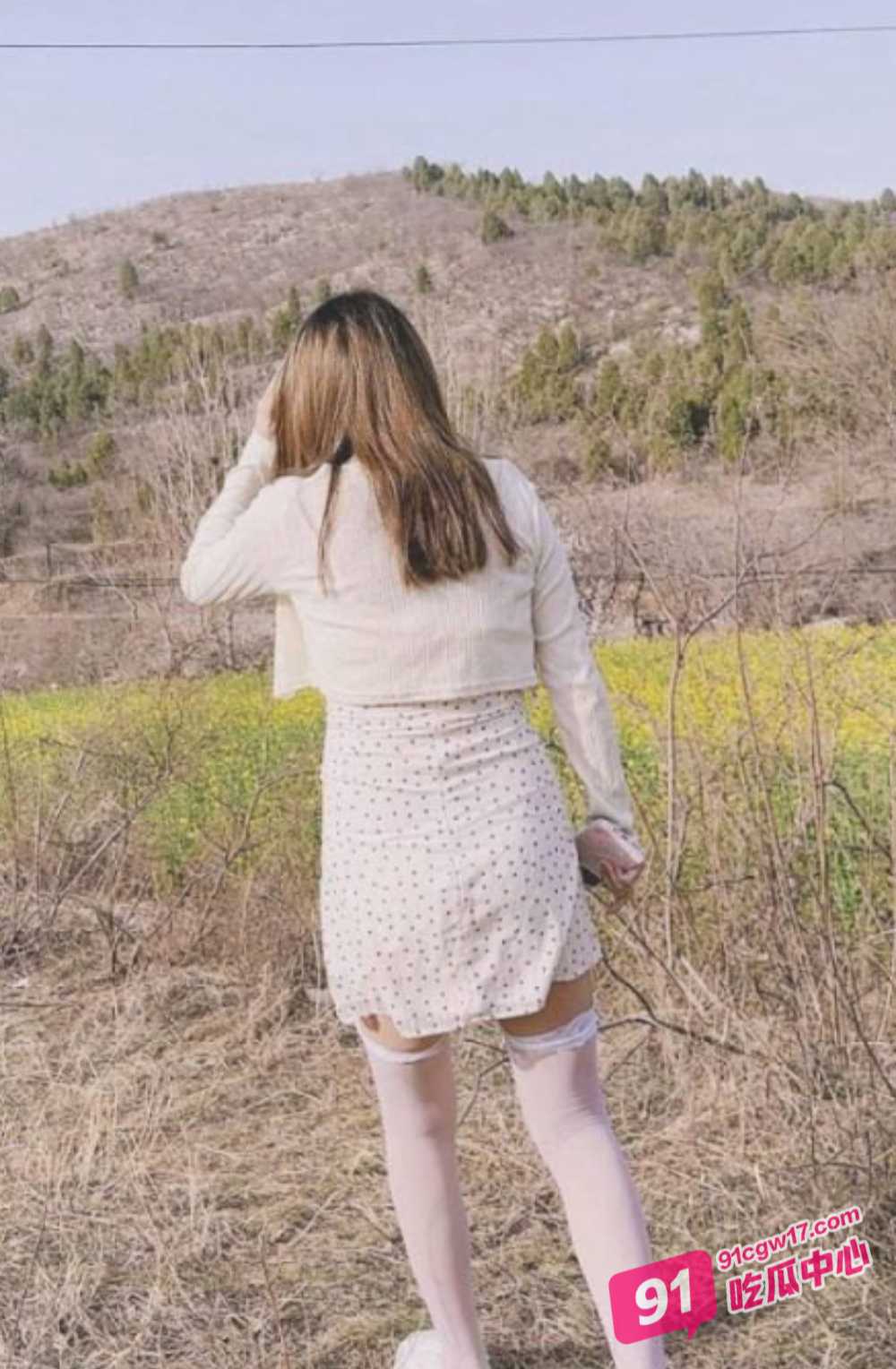 妹妹的第一次给了我 油菜花田里激情野战 天为被地为床 美穴爆浆太淫靡了！