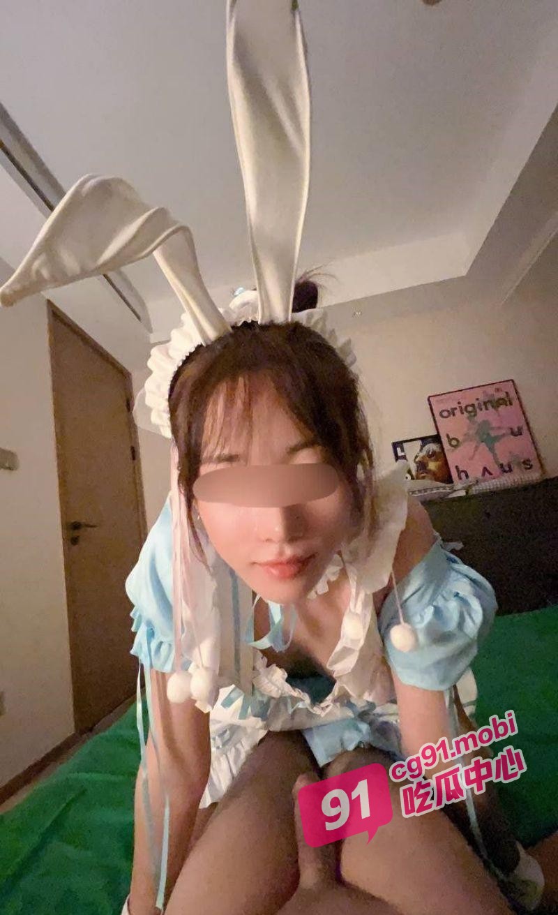 甜美嫩妹啪啪日常 被操的眼神迷离 高潮颜射极其风骚！