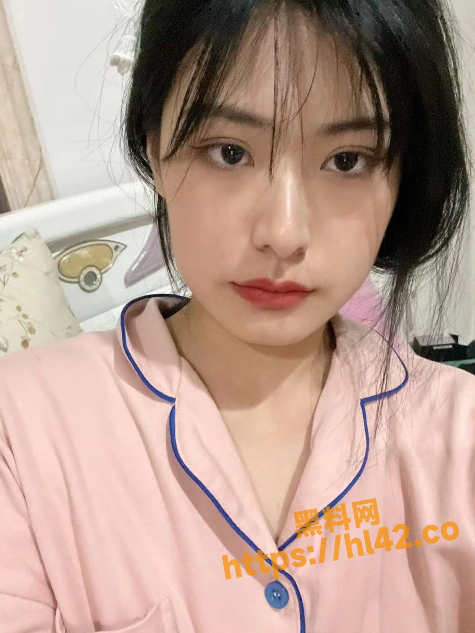 极品尤物学妹在渣男的哄骗下拍出海量大尺度裸照！高颜值搭配火烧碳黑逼简直逆天！