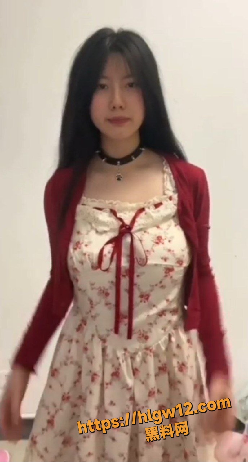快猫短视频和盗版推特舌头君出品 极品JK少女热舞脱衣展示巨乳与一线天白 JK制服吊带裙下藏着诱惑