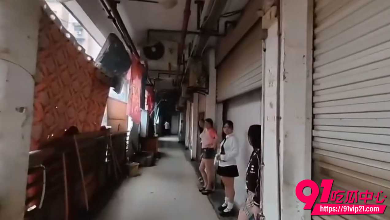 重庆站街女真实街拍流出5