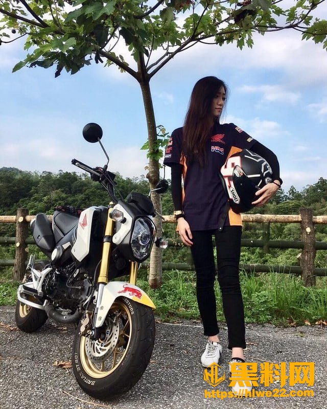 台湾甜美高冷机车女神 床上闭着眼睛 舌头在龟头上打转的享受表情 惊掉网友下巴