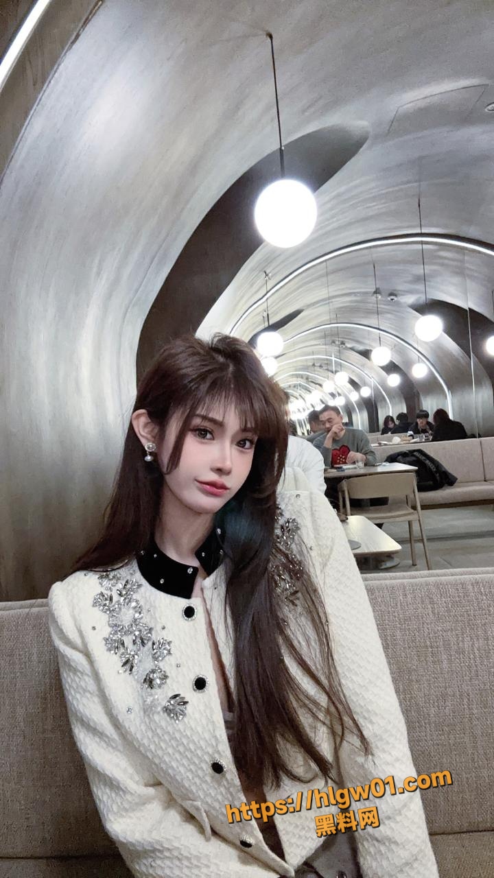 顶级名媛黄丽娜 第三弹 女仆装伺候炮友 淫荡骚逼 跳蛋助兴高潮不断 尽显淫荡本色
