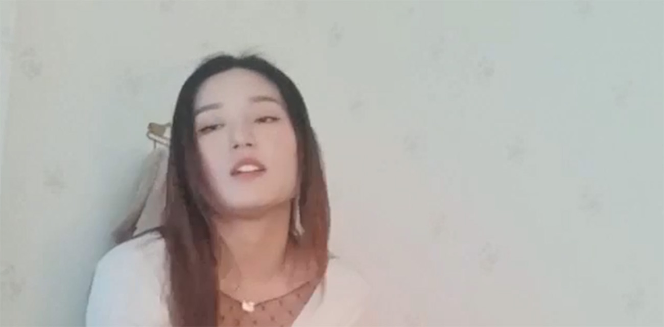 重庆街头足浴店巧遇 神似迪丽热巴极品少妇 奶子超大吃得豪爽92也舒服